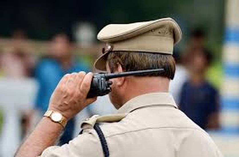 police खाना खाकर पुलिस का यह अधिकारी टहल रहा था, दो लोग बाइक से आए और कर दिया ऐसा काम कि...