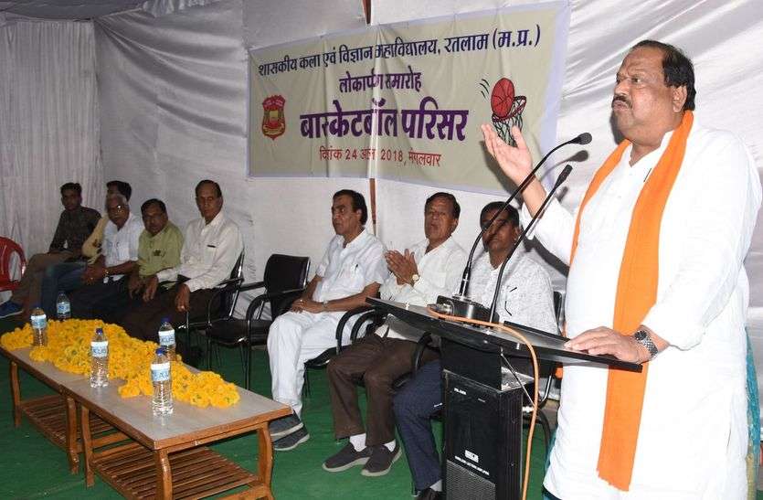 patrika एक हजार दर्शक बैठकर देख सकेंगे मैच, 20 लाख में तैयार हुआ मैदान