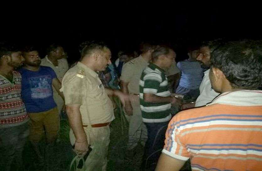 miscreants thief wine from shop in sikar कनपटी पर बंदूक रख लूट ली लाखों की शराब, विरोध करने पर सेल्समैन का किया ये हाल