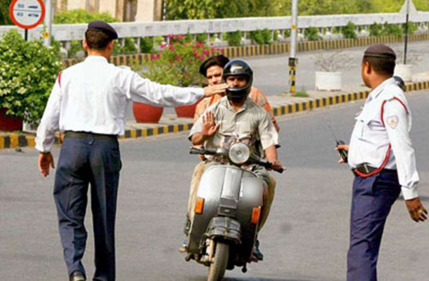 traffic rules यूपी के इन जिलों में ट्रैफिक नियम तोड़ने पर कटेगा ई-चालान, पेटीएम से भर सकते हैं जुर्माना