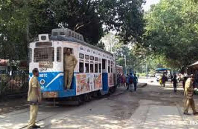 kolkata west bengal ऐतिहासिक ट्राम के भविष्य पर छाए अनिश्चितता के बादल
