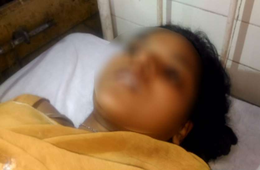 घायल युवती शादी करने से इनकार किया तो युवती को पुल से फेंका