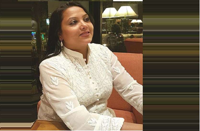 Savitri singh फ्राड के आरोपी ब्लाक प्रमुख ठाकुर मनोज ने पत्नी से की मारपीट, थाने में पंचायत