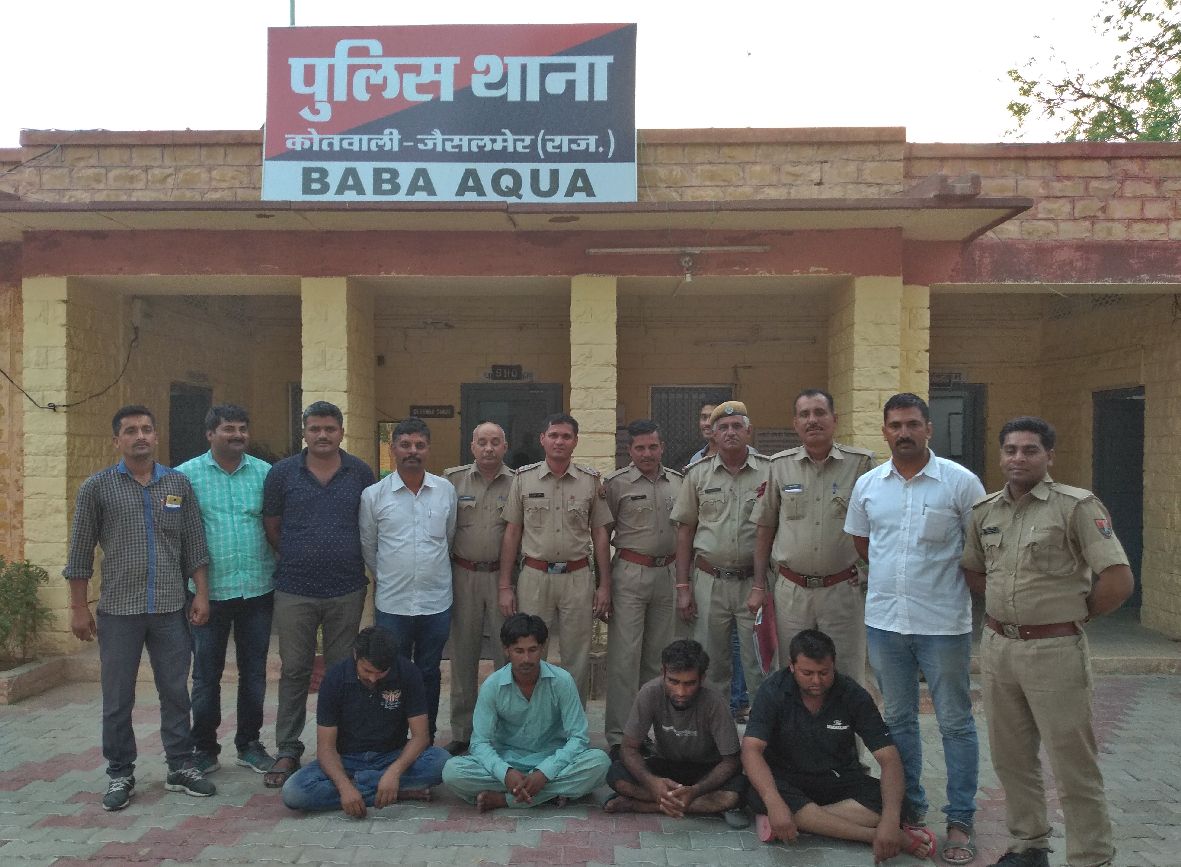 Jaisalmer patrika JAISALMER NEWS- पुलिस ने सात जगहों से तीन चोरों को 300 क्विंटल तार के साथ किया अरेस्ट