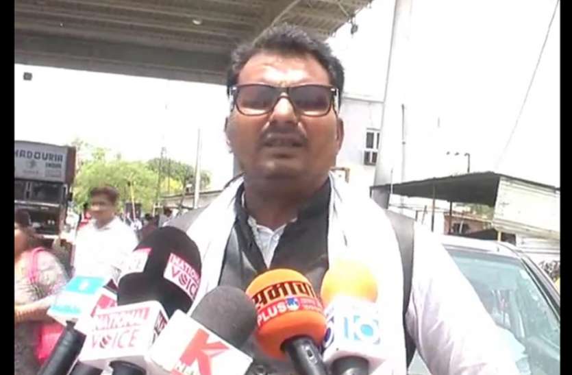 kanpur dehat अवैध रूप से चल रहे बारा टोल के विरोध में व्यापारियों का आंदोलन, सत्ताधारियों पर भारी पड़ रहा प्लाजा प्रशासन