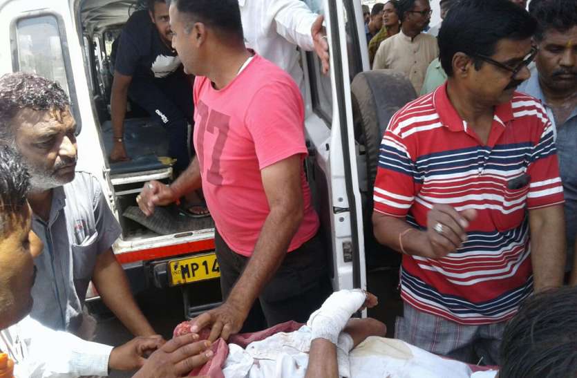 patrika चीख-पुकार से गूंजा अस्पताल, कहीं लाश तो कहीं घायल पड़े