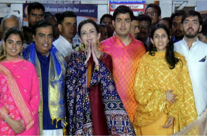 mukesh ambani अंबानी से लेकर बिड़ला तक इन मंदिरों के करते हैं दर्शन, ऐसे बनते हैं बिगड़े काम
