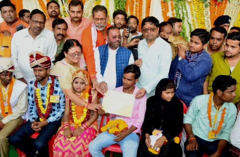 सामूहिक विवाह समारोह में शामिल हुए स्वामी प्रसाद, मोहम्मद अली जिन्ना की तारीफ मंत्री स्वामी प्रसाद मौर्या ने दिया बड़ा बयान, मोहम्मद अली जिन्ना को बताया महापुरूष