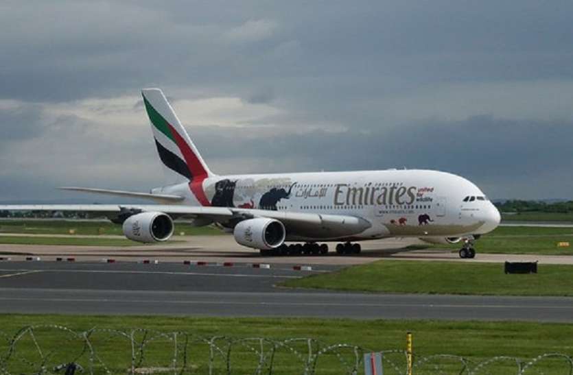 Emirates flight पति के पासपोर्ट पर मैनचेस्टर से भारत आ गई महिला, एयरलाइन्स कंपनी को खबर तक नहीं
