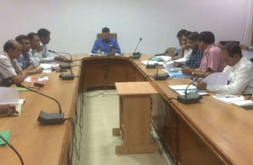 Jaisalmer patrika JAISALMER NEWS- शीट पर है कुछ ऐसा कि एक साल से पहले चले जाते है कलक्टर साहब...