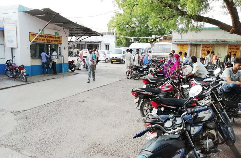 patrika अस्पताल में पार्किंग की तबीयत बिगड़ी नहीं मिल पा रहा इलाज