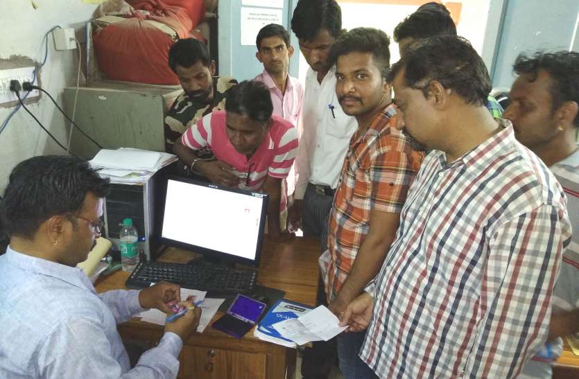 Application filling नौ हजार जाति और मूल निवासी प्रमाण पत्र लम्बित, रोजाना बन रहे महज तीन सौ