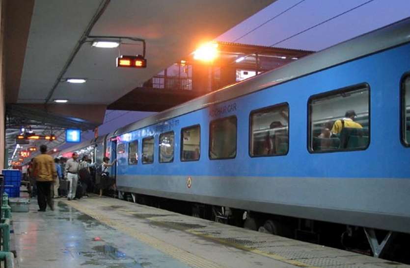 train IRCTC : ट्रेन में ज्यादा सामान ले जाने से पहले पढ़ लें ये खबर, भरना पड़ सकता है जुर्माना
