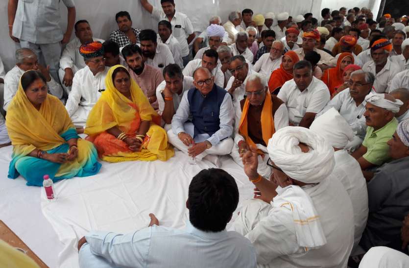 CM visit शोक जताने मुख्यमंत्री पहुंची इस नेता के घर