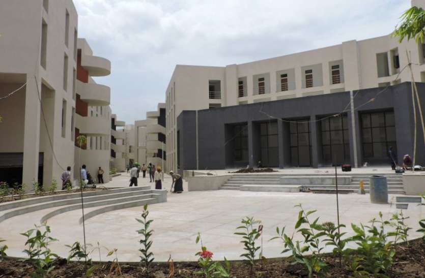 IITGandhinagar आईआईटी गांधीनगर में नौसैनिक कर सकेंगे पीएचडी, पीजी
