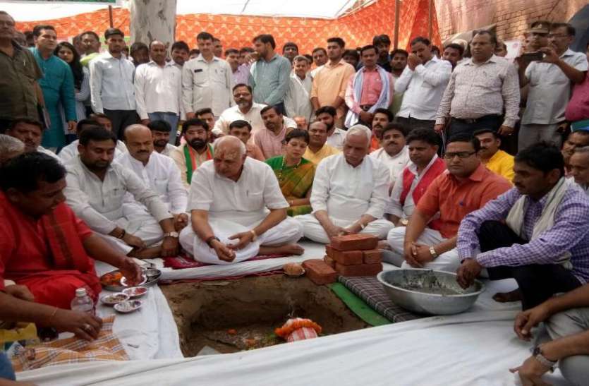surya pratap shahi बुलंदशहर पहुंचे योगी के मंत्री भूले मर्यादा, अफसरों को खुलेआम दी धमकी