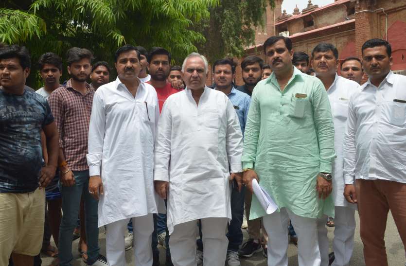 meerut भाजपा विधायक पर वोटों की खरीद-फरोख्त के आरोप, ग्रामीण अब करेंगे इस पर महापंचायत