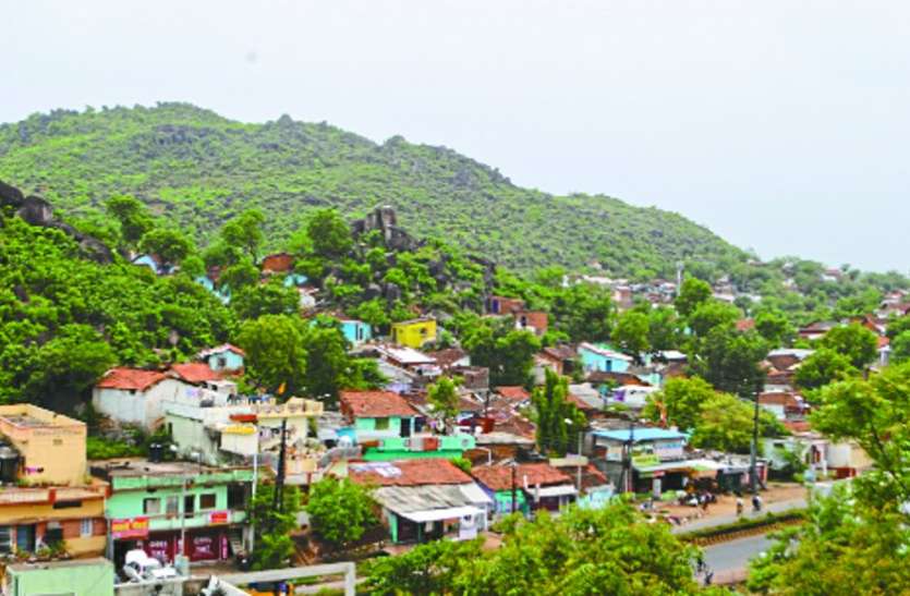 पहाड़ी के ग्रीन बेल्ट में उगा दिया क्रॉन्क्रीट का जंगल पहाड़ी के ग्रीन बेल्ट में उगा दिया क्रॉन्क्रीट का जंगल