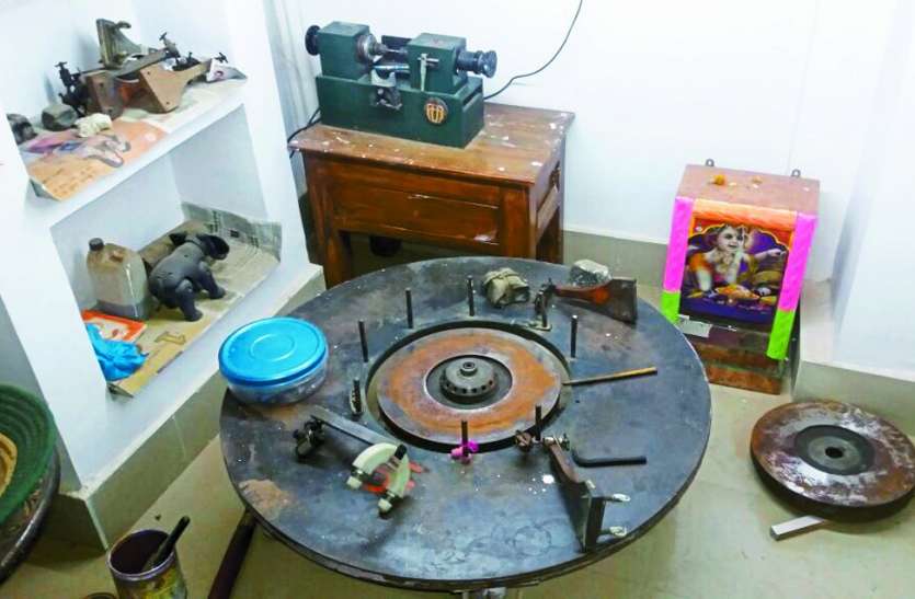 National technology day latest news in panna पन्ना में 300 साल पुरानी तकनीक से हीरे की कटिंग और पोलिशिंग, इन कारणों से पिछड़ रहा MP