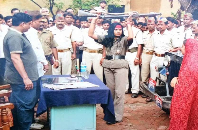 wife of Dacoit chhaviram made sub inspector to son ये रहीं खूंखार डकैत, जानिए क्या कर रहे हैं इनके बच्चे