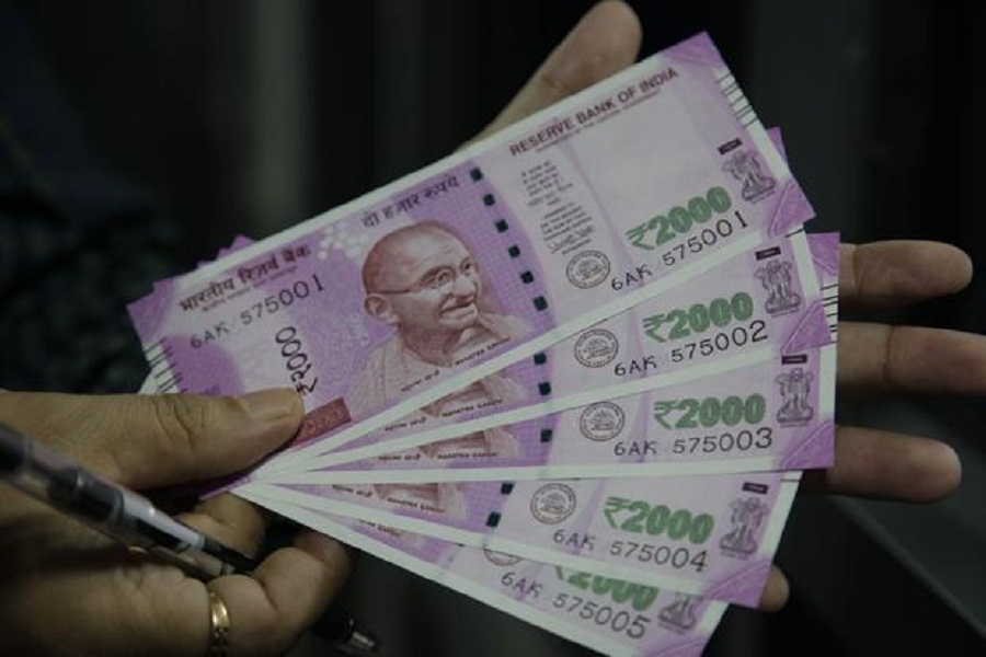 बैंकों में नहीं जमा करा सकेंगे 2000 और 200 के नोट, सच्चाई जानने के बाद पैरों के नीचे से खिसक जाएगी ज़मीन बैंकों में नहीं जमा करा सकेंगे 2000 और 200 के नोट, सच्चाई जानने के बाद पैरों के नीचे से खिसक जाएगी ज़मीन