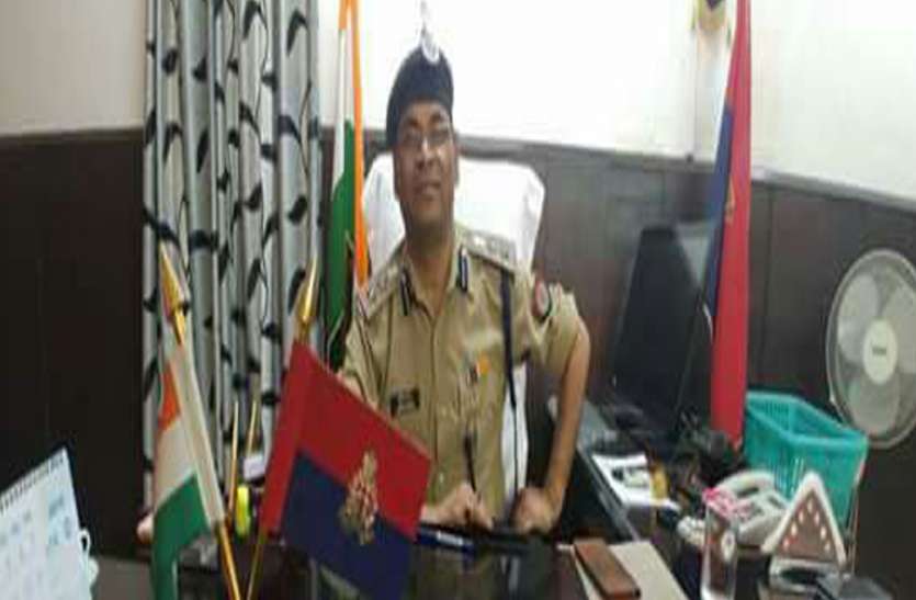 SP Harish Kumar instruction to police officers in Unnao इस जिले के एसपी ने दी चेतावनी, जब तक मैं हूं, नहीं होने दूंगा कोई गलत काम