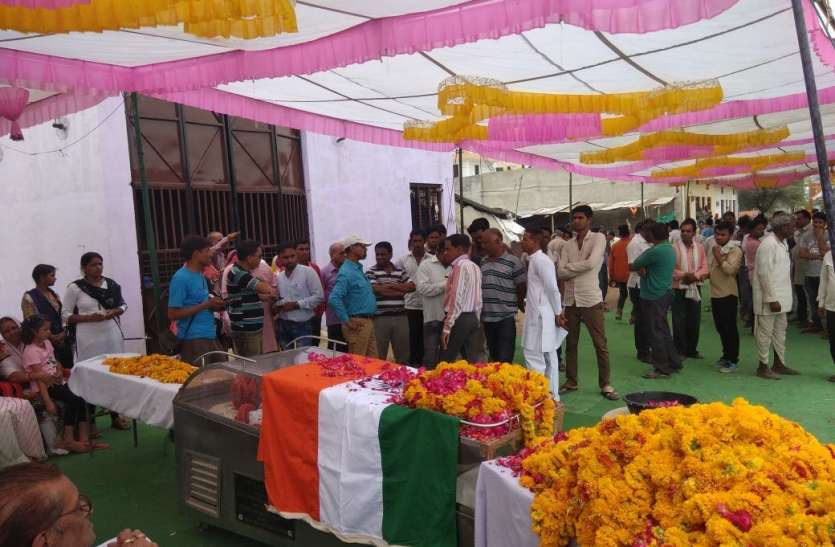 Patrika मालवा में साहित्य और राजनीति के एक युग की विदाई