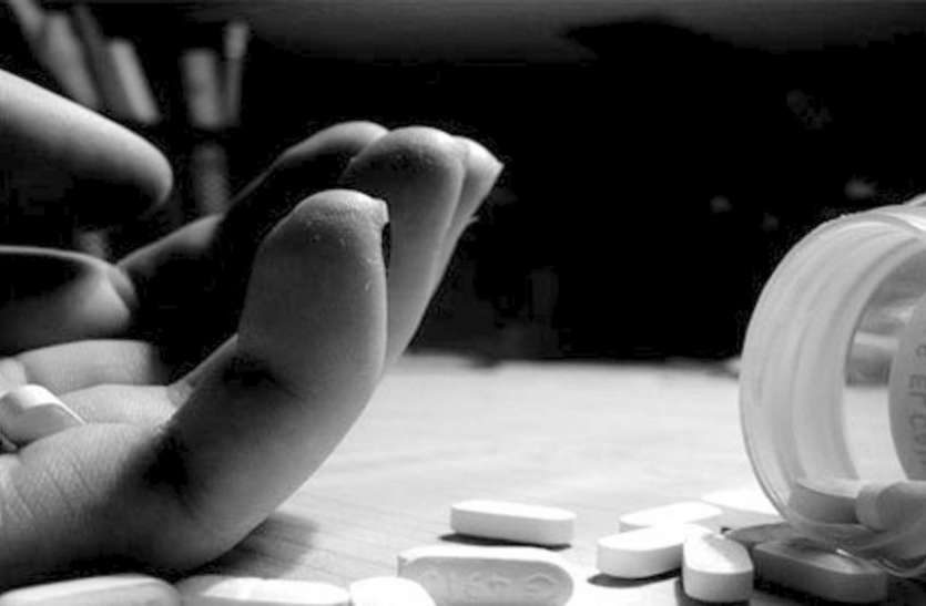 girl attempts suicide after MP board results 12वीं बोर्ड परीक्षा परिणाम: दो विषयों में फेल होने के बाद छात्रा ने उठाया ये खौफनाक कदम, नहीं बर्दाश्त कर पाई असफलता