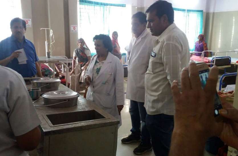 Rajgarh CMHO 12 डॉक्टर और 30 कर्मचारियों को नोटिस, लापरवाही पर लगाई फटकार