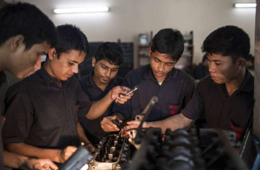 jobs in india,Govt Jobs,sarkari jobs,jobs in hindi,latest government job,career mantra,sarkari naukri search,sarkari naukri 2018, भारत सरकार मोबाइल एप के जरिए देगी 5 लाख युवाओं को नौकरी