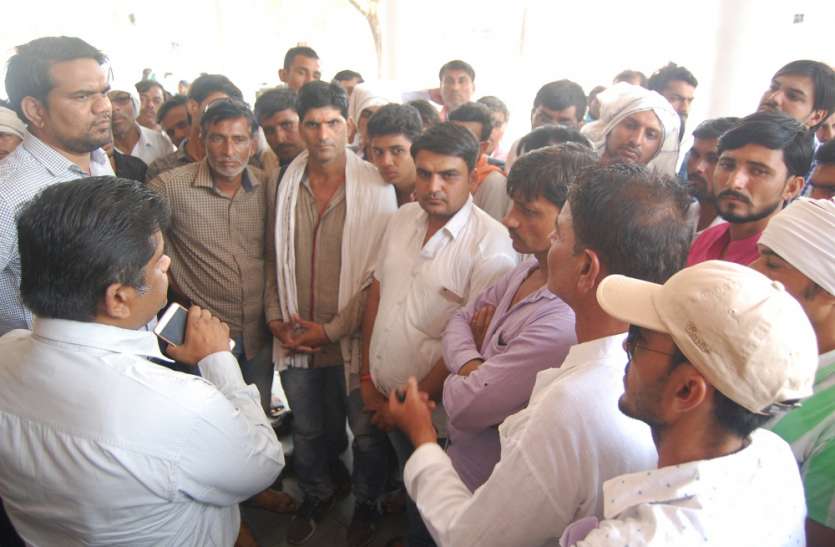 kisan mandi विवाद में किसानों ने मंडी के सहायक समिति प्रबंधक को डंडों से पीटा