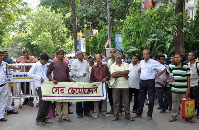 kolkata चुनाव हिंसा के विरोध में कोलकाता में मोमबत्ती रैली