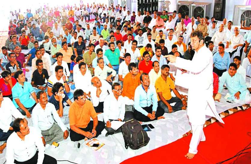 Deeds change with actions, the soul will remain eternally eternally for eternity कर्मों से देह बदलती है, आत्मा तो अनादि से अनंत काल तक रहेगी