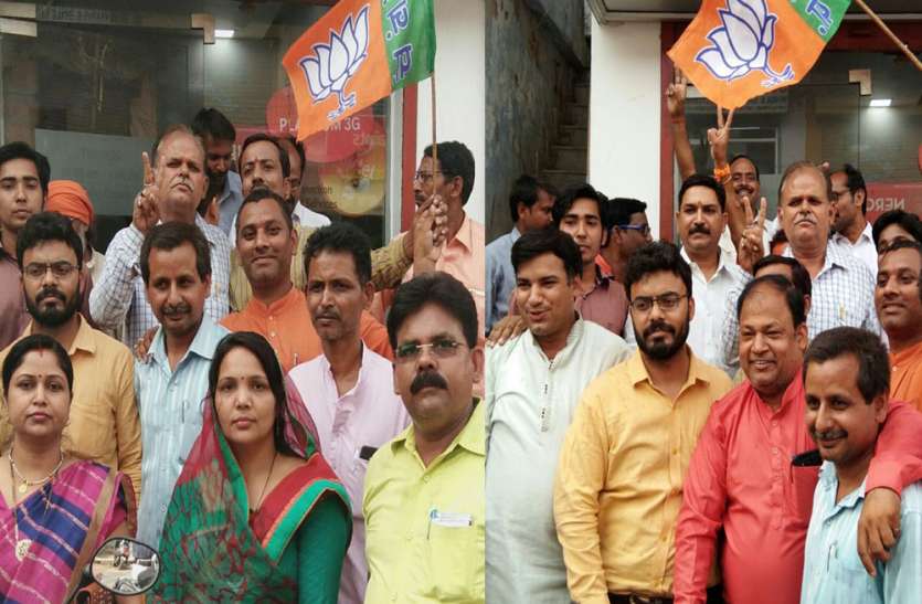 BJP celebration on Karnataka Election 2018 win Sultanpur News कर्नाटक चुनाव की जीत पर बाजेपी का जश्न, प्रधानमंत्री मोदी को बताया सबसे लोकप्रिय नेता