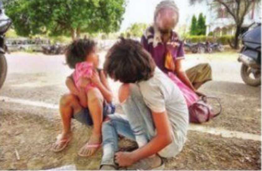 Mischief, shocking tales of the 11-year-old daughter of both lost legs दोनों पैर गंवा चुके पिता की 11 साल की बेटी से दुराचार, झकझोर देने वाली दास्तां