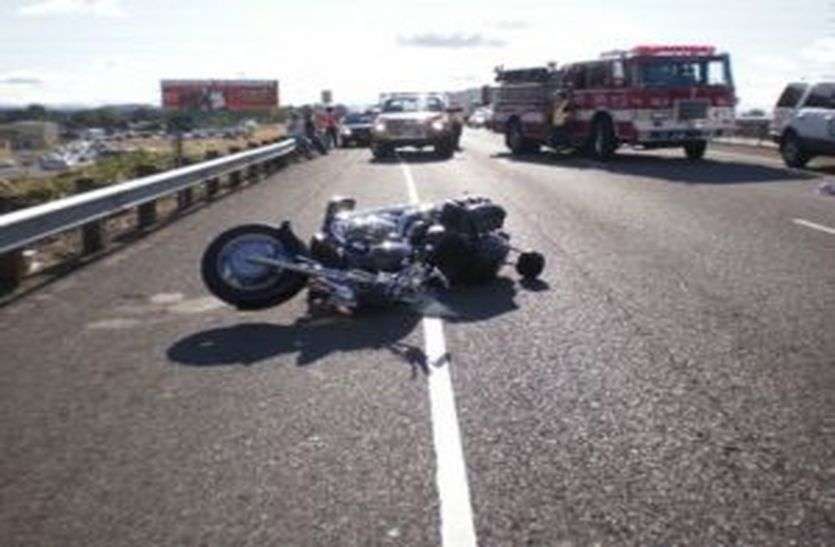 bike accident सड़क हादसे में बाइक सवार युवक की दर्दनाक मौत, घटना के बाद टैक्टर चालक फरार