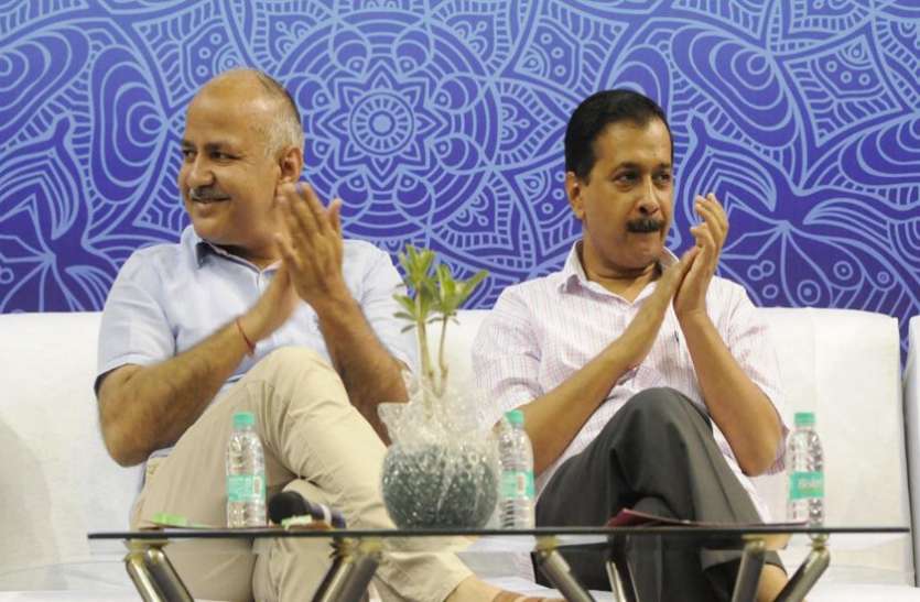 Arvind Kejriwal दिल्ली सरकार के आदेश के बाद स्कूल ने बढ़ी फीस वापस ली