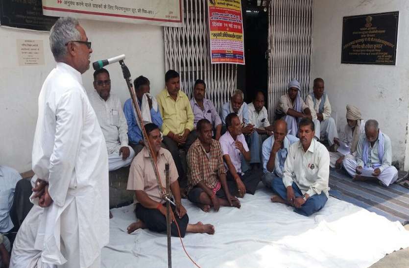 balrampur news वेतनमान की मांग पर डटे ग्रामीणों ने किया हड़ताल, 1,75,000 ग्रामीण डाक कर्मी कर रहे कार्य बहिष्कार