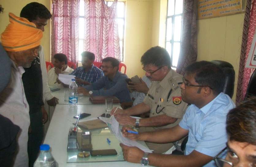 balrampur तहसील दिवस में अनुपस्थित रहना 4 अधिकारियों को पड़ा महंगा, डीएम ने दिए वेतन काटने का आदेश