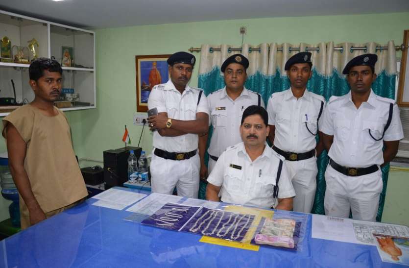 kolkata, west bengal बड़ाबाजार से 8.5 किलो सोना व 5 लाख रुपए चोरी करने वाला गिरफ्तार