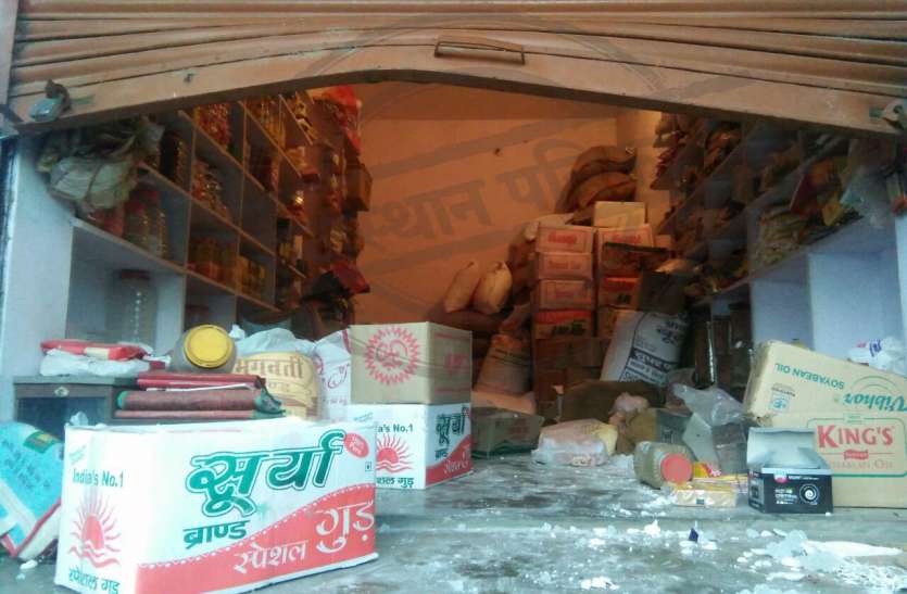 Latest news in hindi बस्सी के जटवाडा में अब चोरों ने किराना दुकान को बनाया निशाना, शटर तोड़कर पिकअप में भर ले गए बोरी, कट्टे, कर्टन व तेल के पीपे