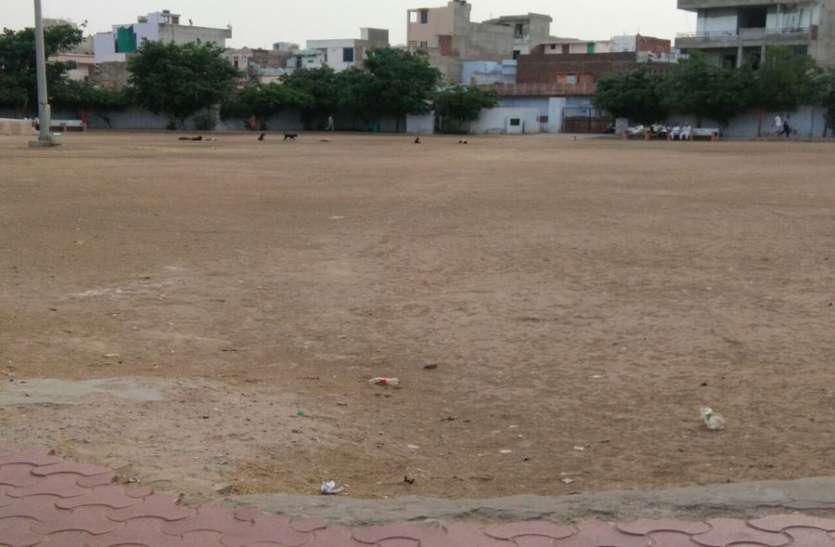 bajrang maidan बजरंग मैदान से हरियाली गायब, पेयजल भी मयस्सर नहीं