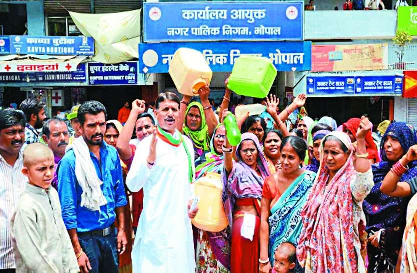 water शहर में बूंद-बूंद का हो रहा इंतजार