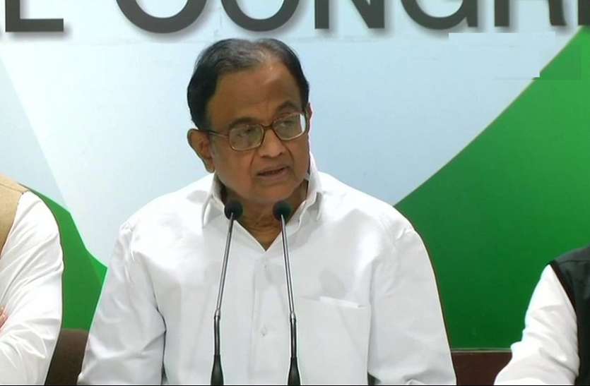 karnataka elections कर्नाटक में बीजेपी को न्योता मिलने पर बोली कांग्रेस, मोदी के दवाब में हैं राज्यपाल