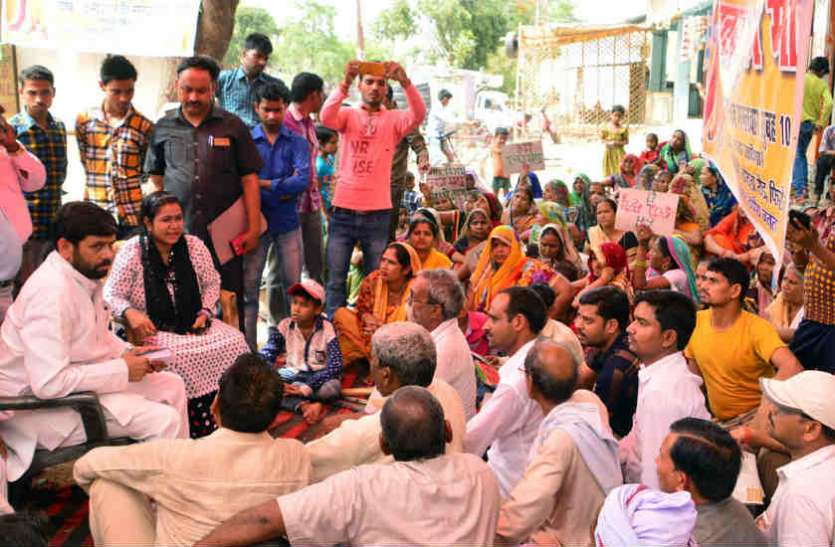 Firozabad Protest यहां के लोगों ने इच्छामृत्यु के लिए शुरू किया धरना, जानिए क्या है वजह