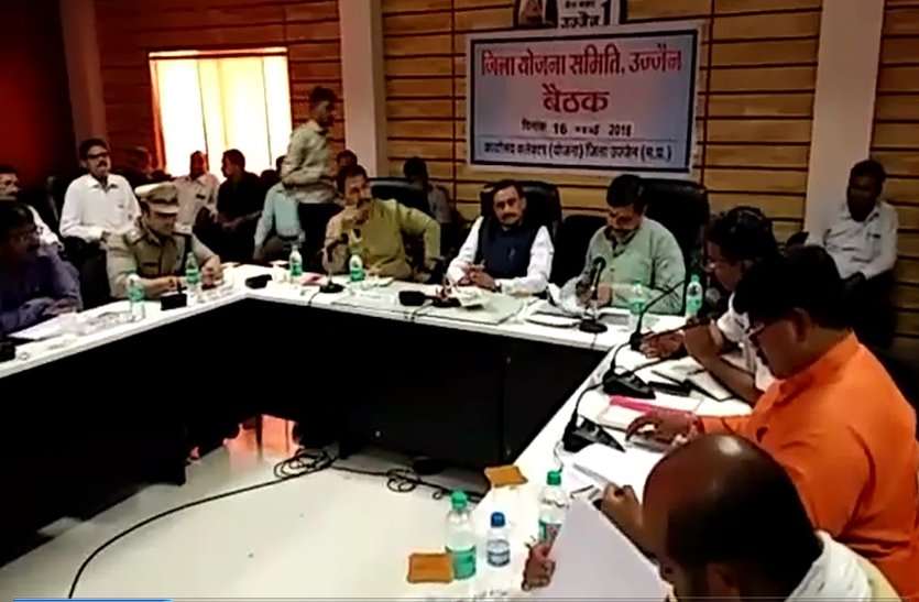patrika प्रभारी मंत्री भूपेंद्रसिंह के सामने जताई शिप्रा को स्वच्छ रखने की चिंता...