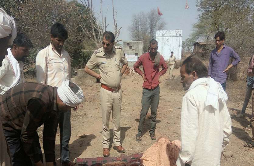 news गंगापुर रोड पर कस्बा शहर के पास पुलिस का चला गश्ती अभियान, ओवरलोड बजरी भरी ट्रॉलियां जब्त कीं; चालक भी अरेस्ट किए