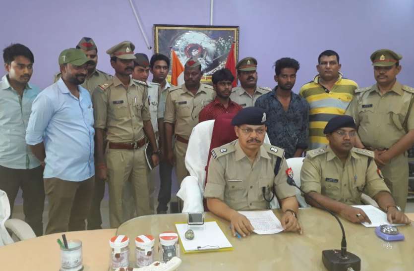 Police disclosed loot पेट्रोल पम्प के मुनीम के साथ हुई लूट का पुलिस ने किया खुलासा