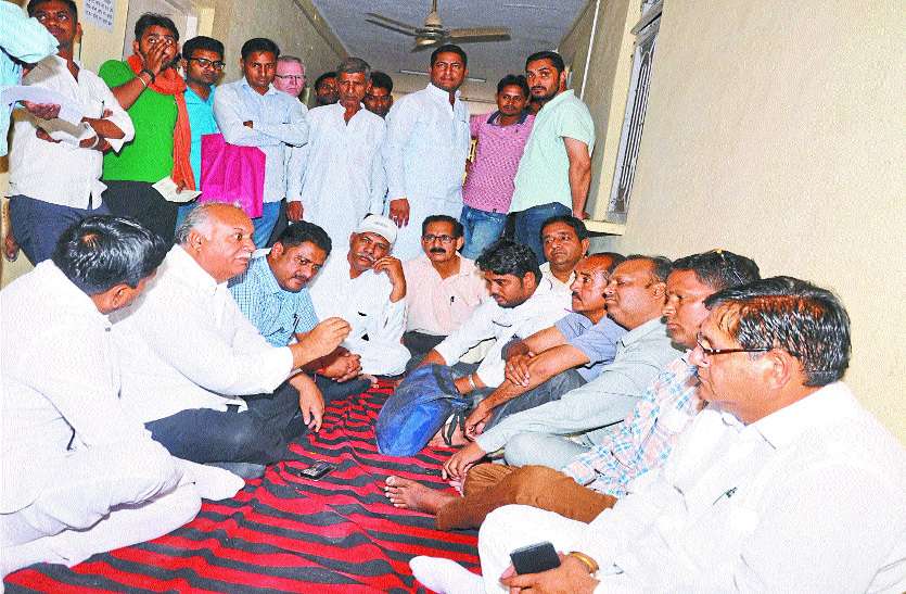city council strike मनाने पहुंचे जिलाध्यक्ष, पार्षदों का धरना स्थगित