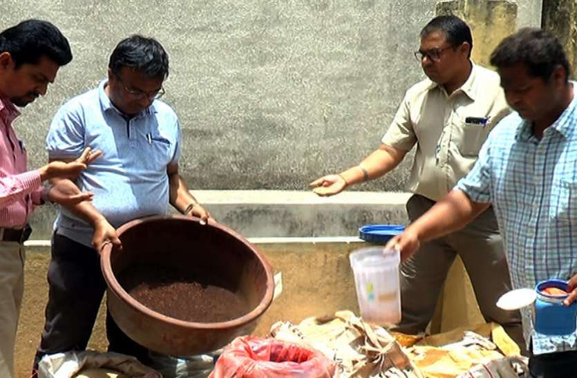 Health department inquiry लकड़ी के बुरादे से नकली चाय बनाने का पर्दाफाश